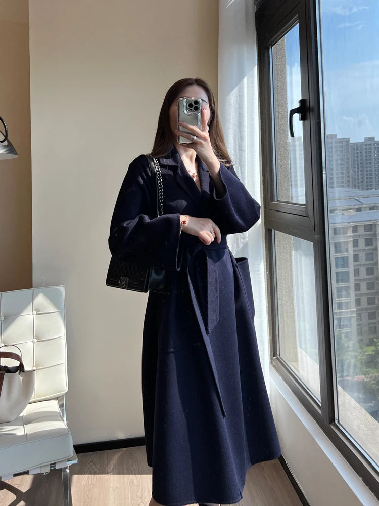 Manteau long femme à ceinture et col revers – CLEVI Paris