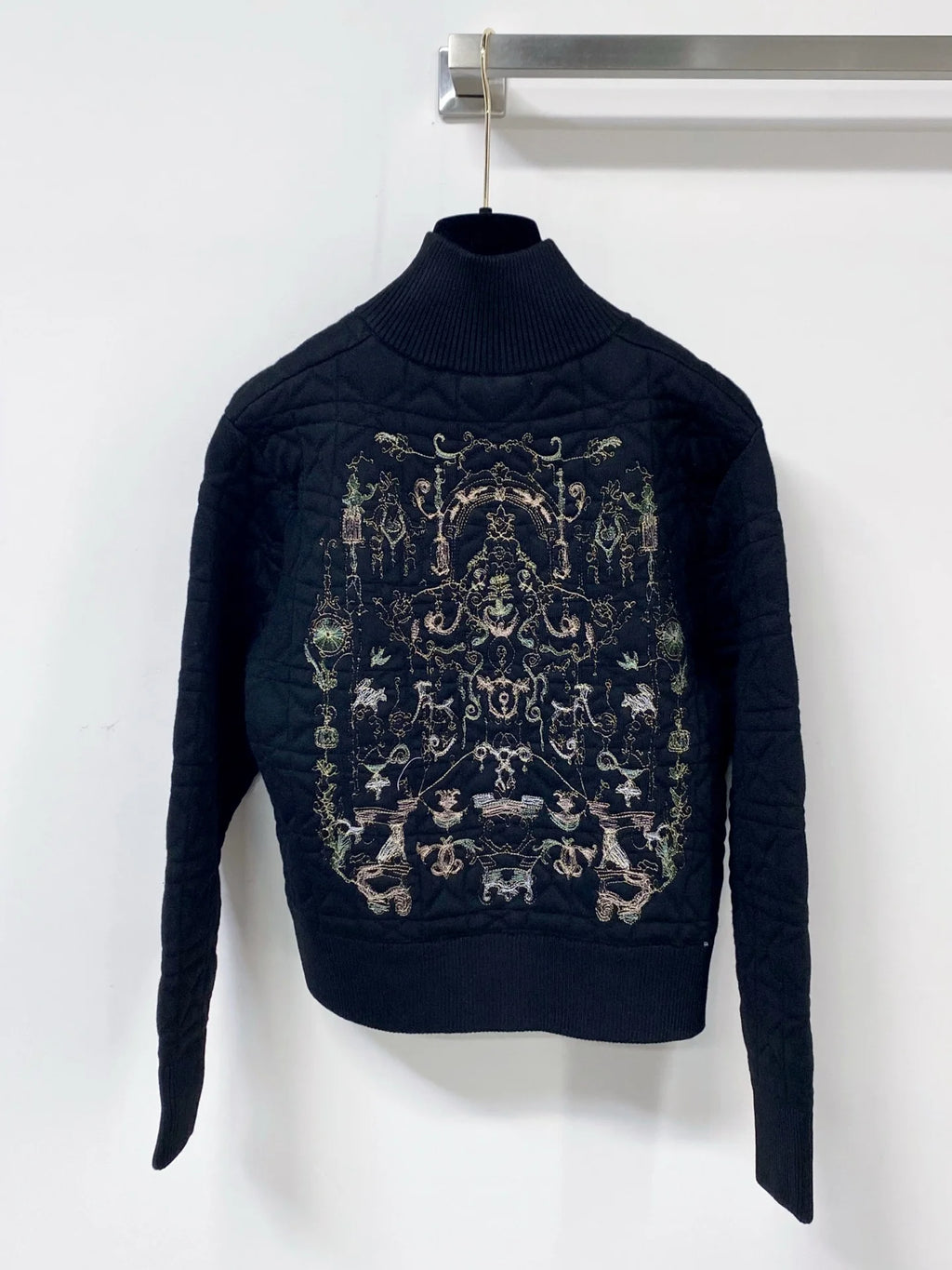 Veste matelassée femme brodée à col montant – CLEVI Paris