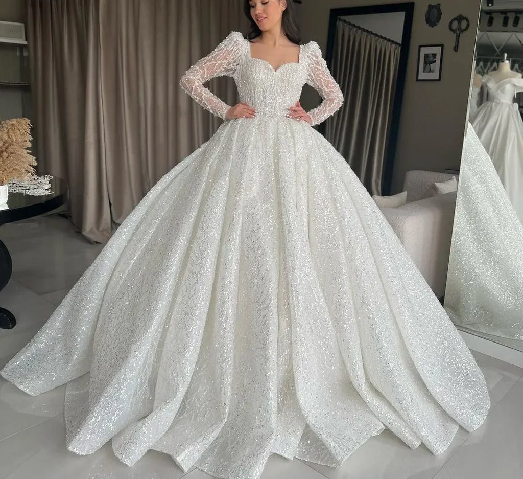 Robe de mariée en dentelle perlée – CLEVI Paris