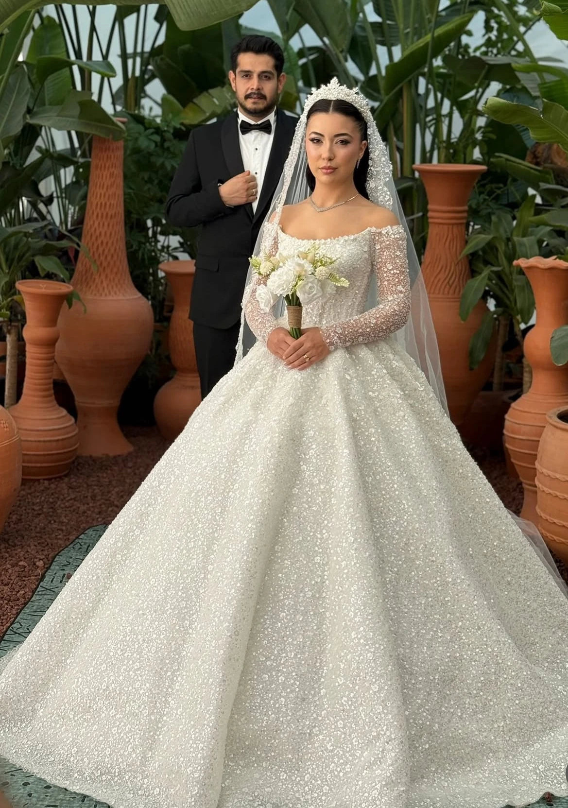 Robe de mariée en tulle à manches longues – CLEVI Paris