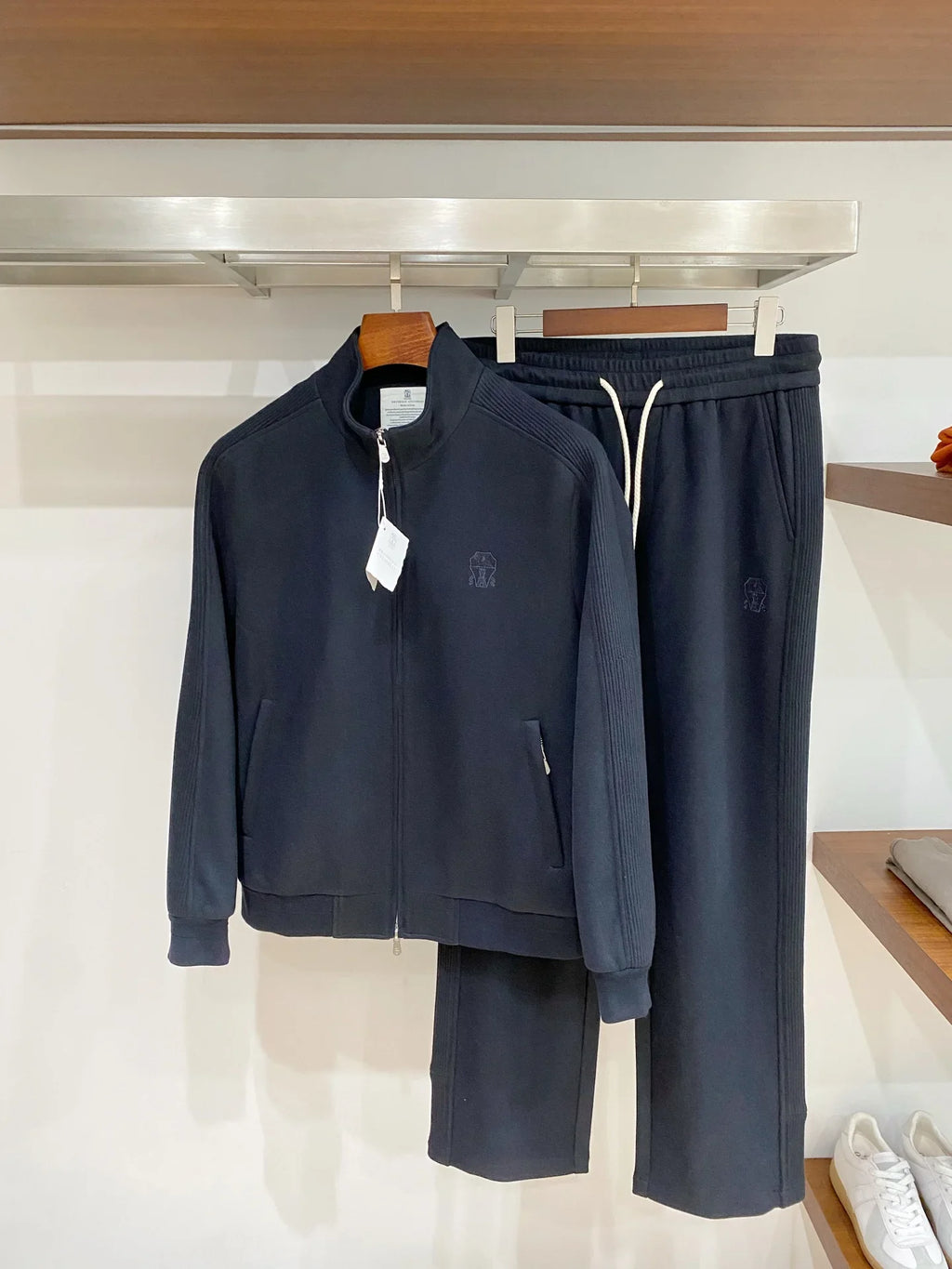 Ensemble homme veste zippée et pantalon – CLEVI Paris