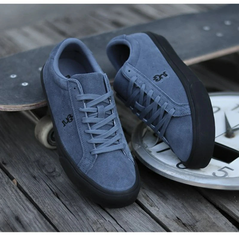 Sneakers de skate unisexes en daim – CLEVI Paris