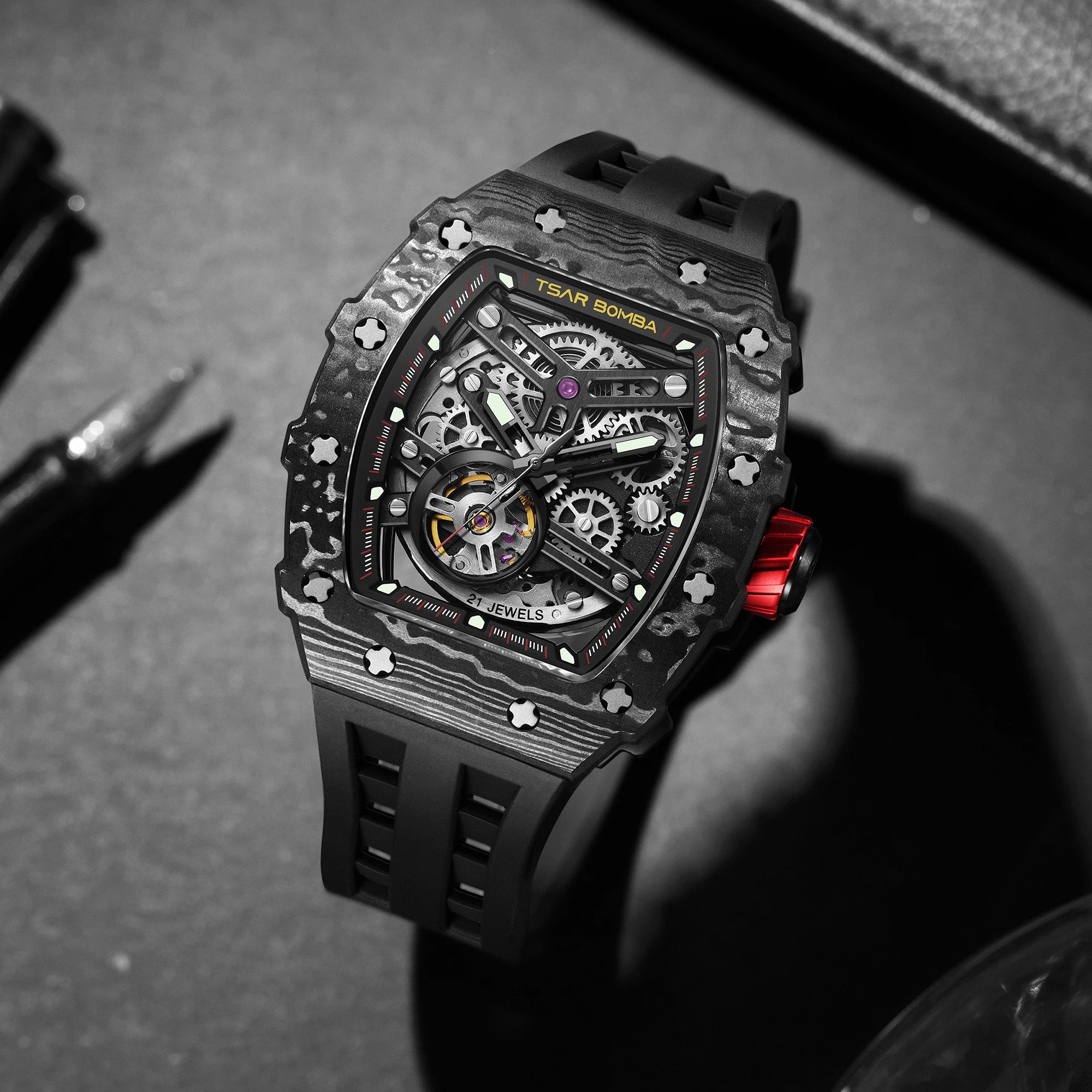 Montre Homme Automatique Squelette Tonneau Carbone Roue 7h Tsar Bomba TB8208CF – CLEVI Paris