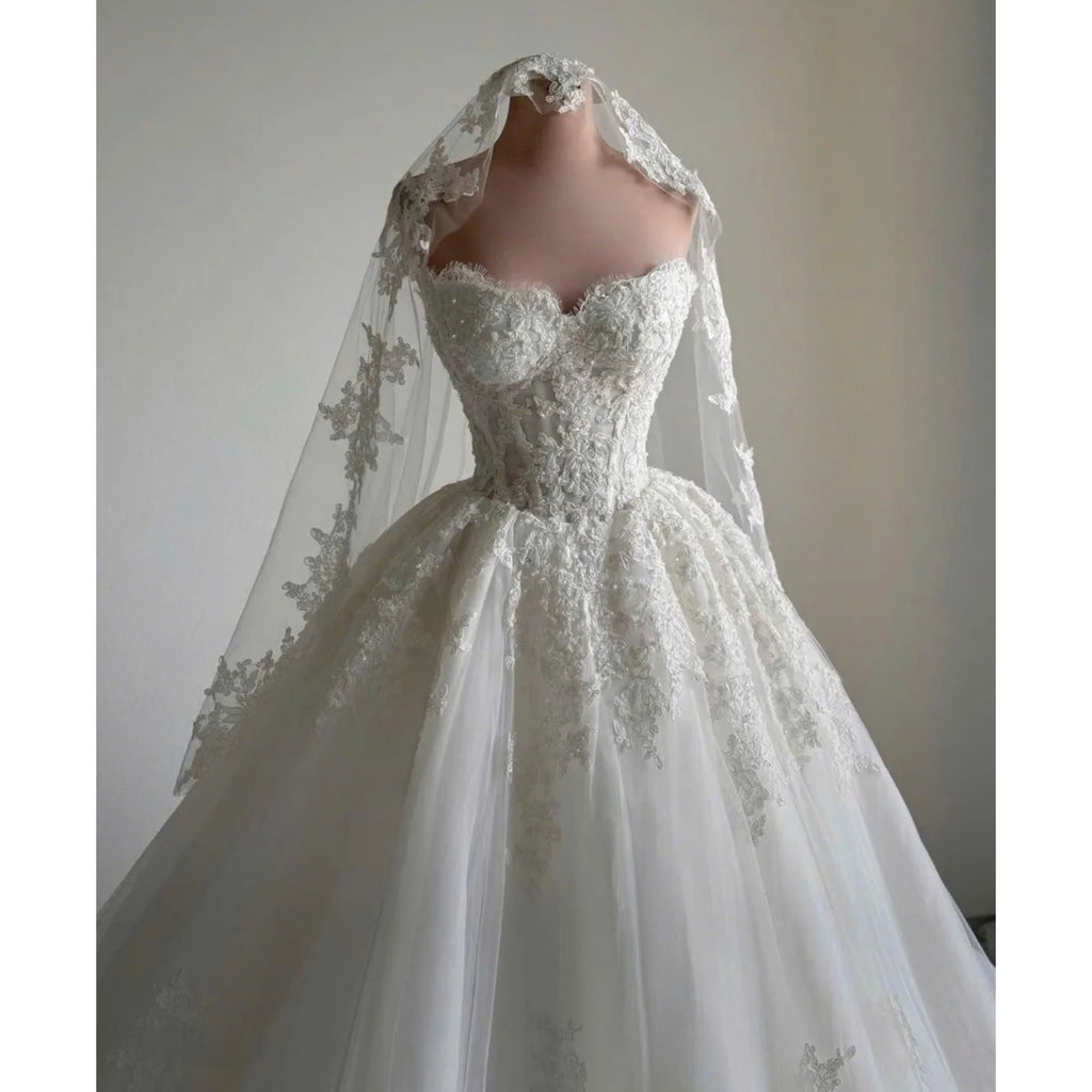 Robe de mariée ligne A en tulle épaules dénudées – CLEVI Paris