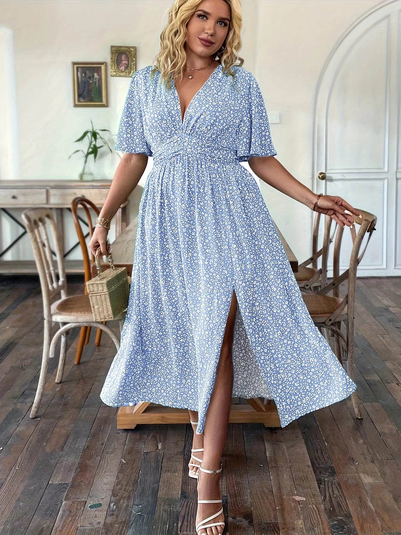 Robe Florale Grande Taille Femme Col V Manches Courtes Style Plage – CLEVI Paris