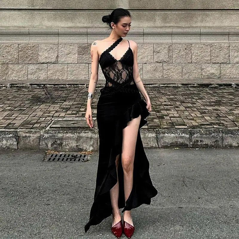 Robe midi asymétrique noire en dentelle – CLEVI Paris