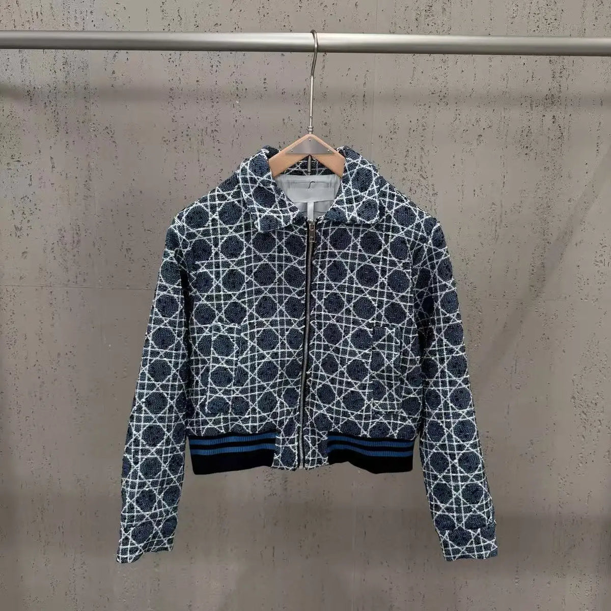 Veste courte femme jacquard géométrique – CLEVI Paris