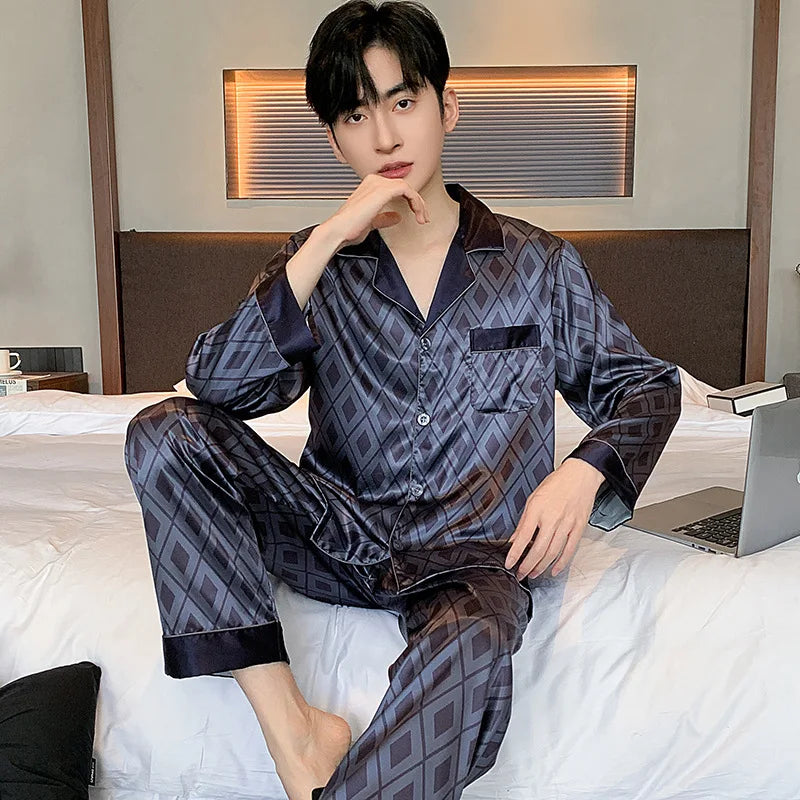 Pyjama Homme 2 Pièces Soie de Glace Satin Col Rabattu Manches Longues Style Luxe Imprimé Printemps Été – CLEVI Paris