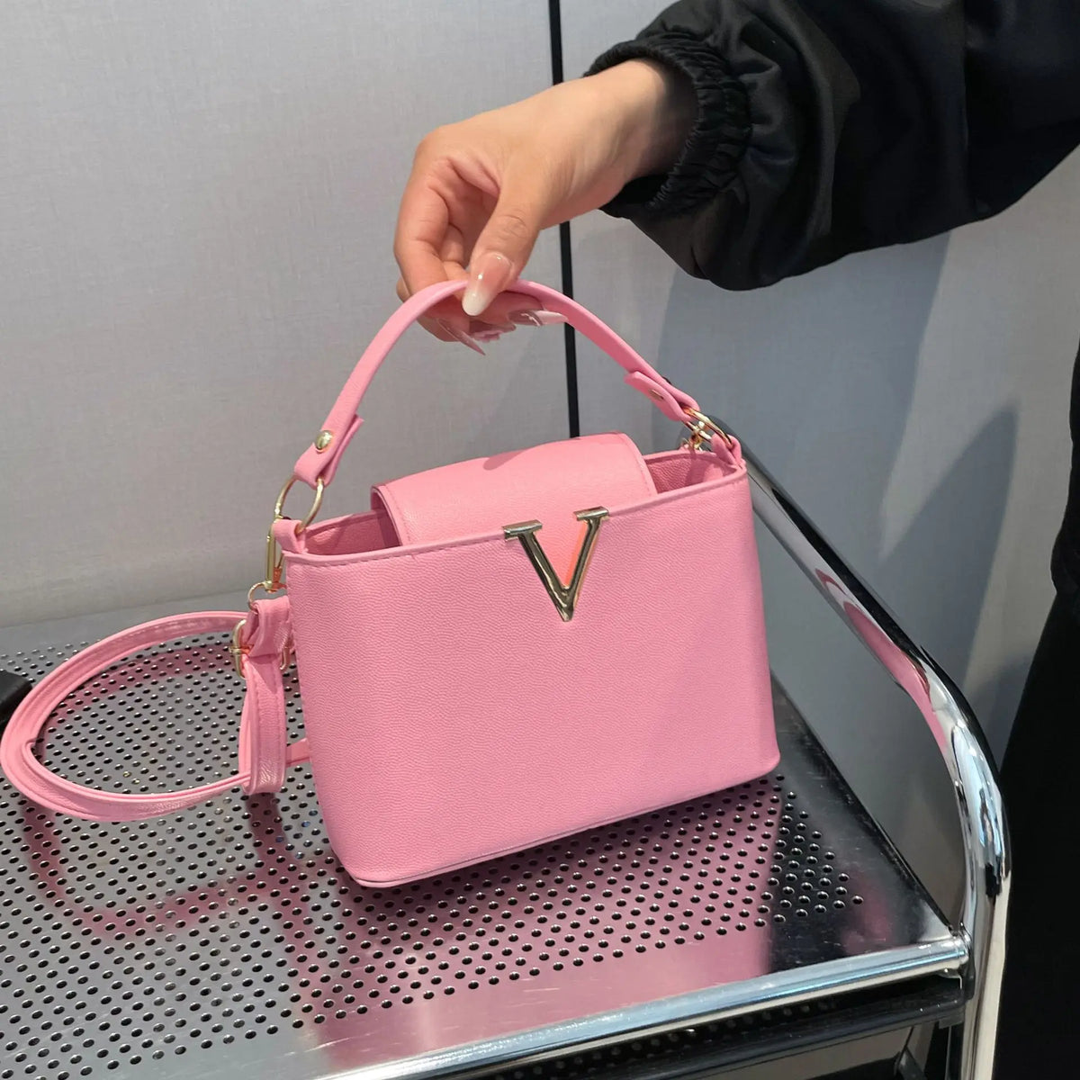 Sac Seau Femme Cuir PU Forme V Chic Bandoulière – CLEVI Paris
