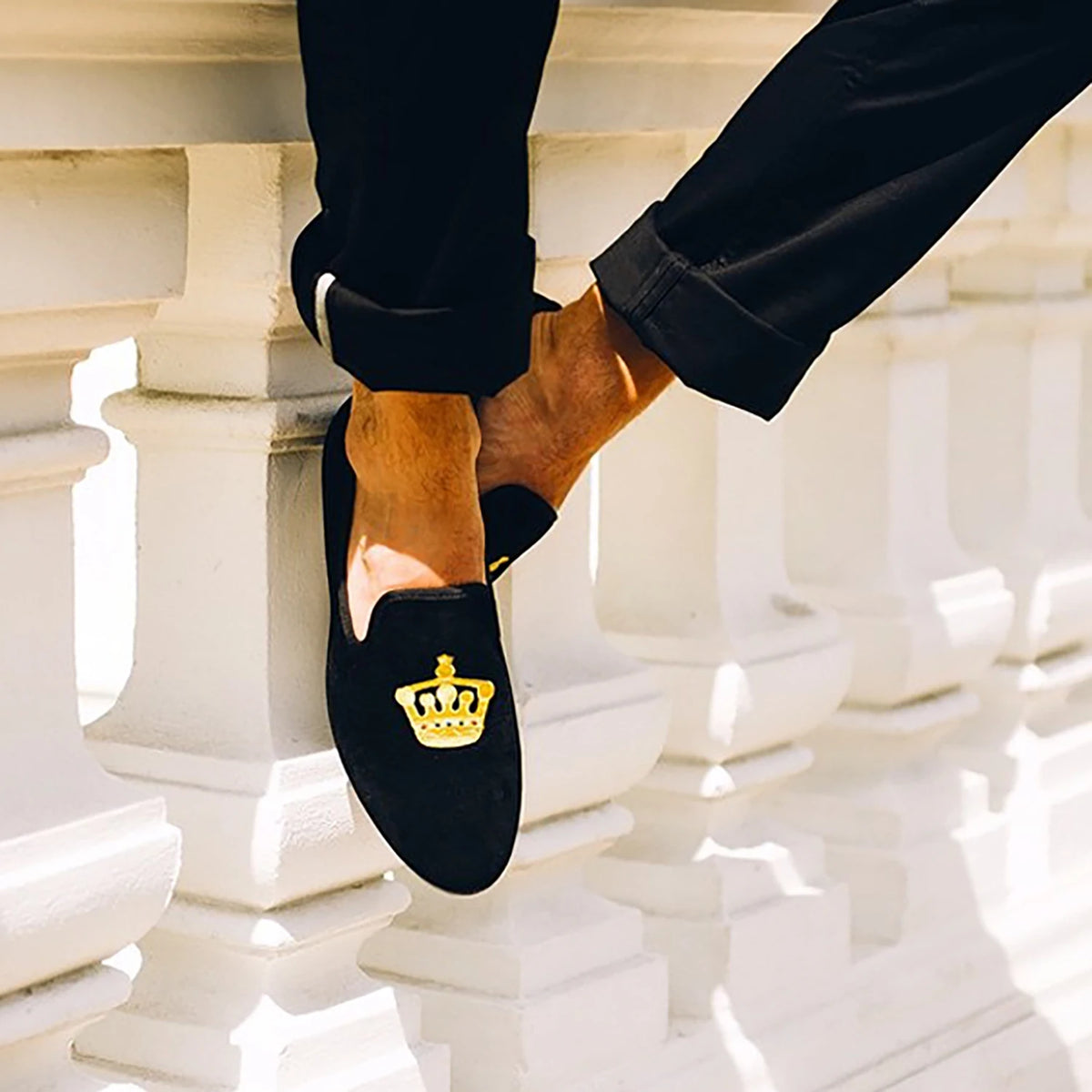 Loafers Velours Broderie Couronne Homme – CLEVI Paris