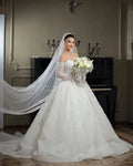 Robe de mariée princesse perlée à col cœur – CLEVI Paris