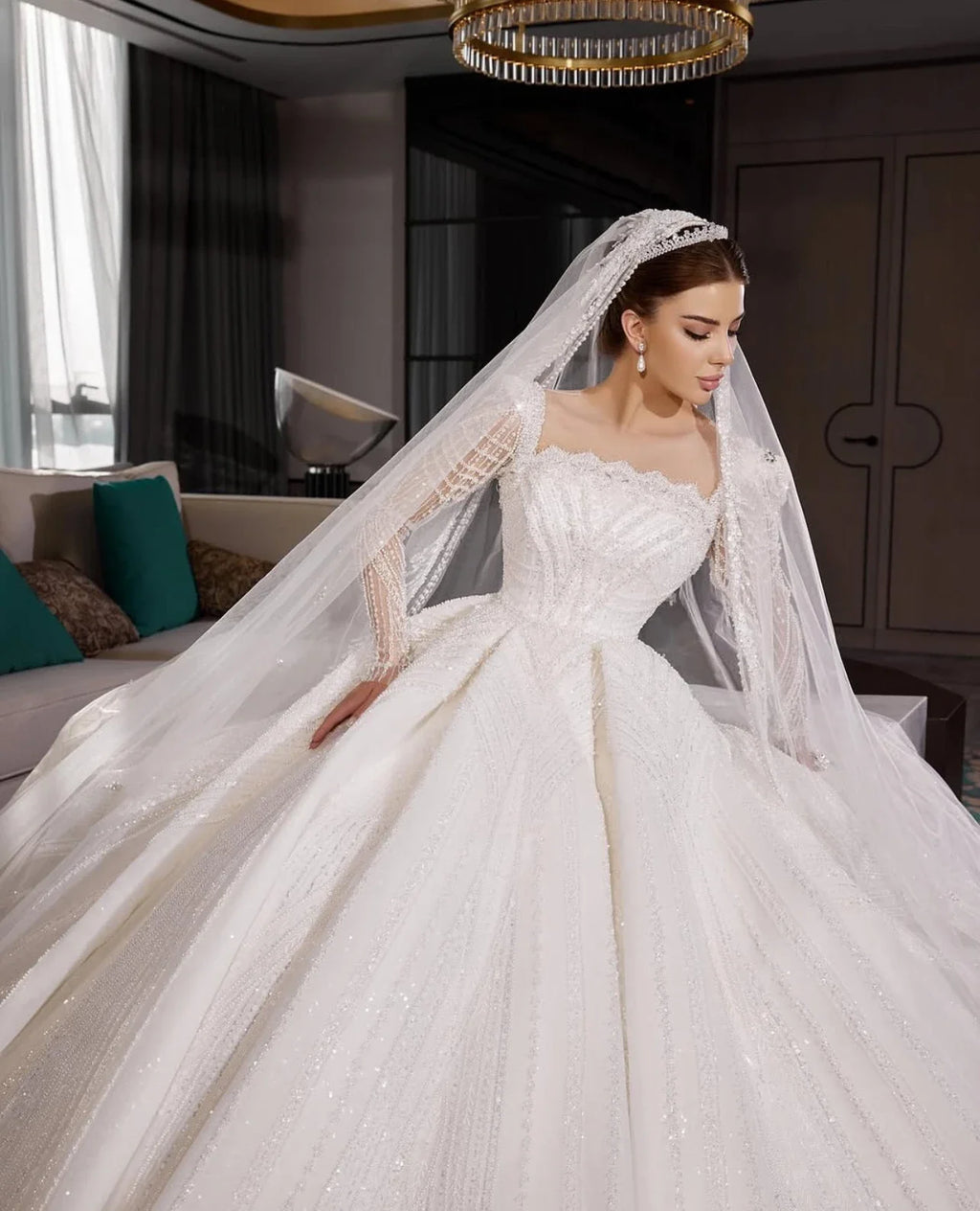 Robe de mariée en tulle, perles et sequins – CLEVI Paris