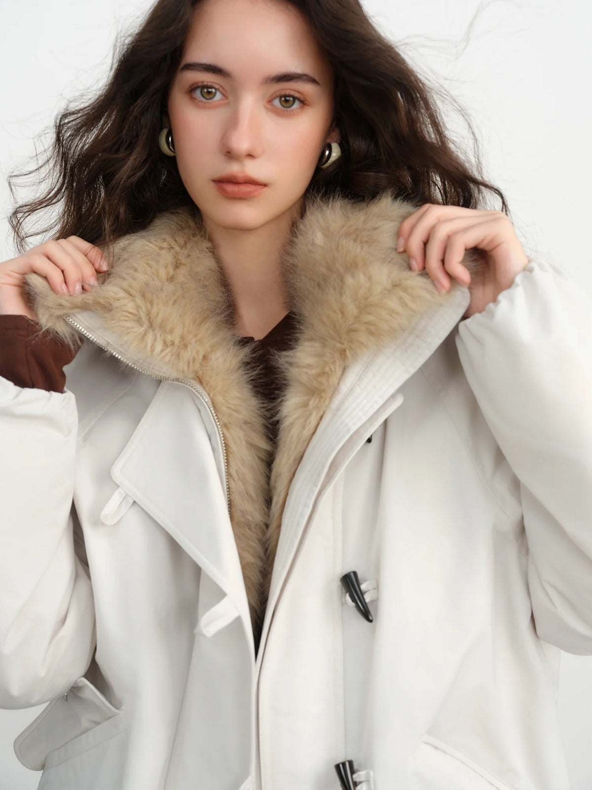 Veste femme ample en duvet à col duveteux FSLE – CLEVI Paris