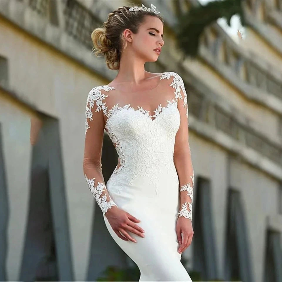 Robe de mariée sirène en satin à manches longues – CLEVI Paris