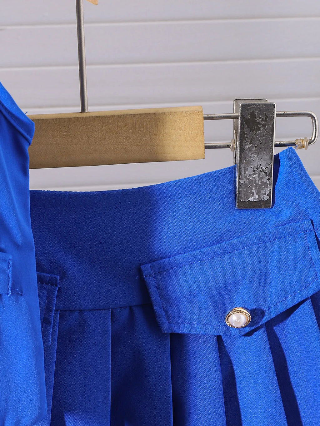 Ensemble fille gilet col V et jupe plissée – CLEVI Paris