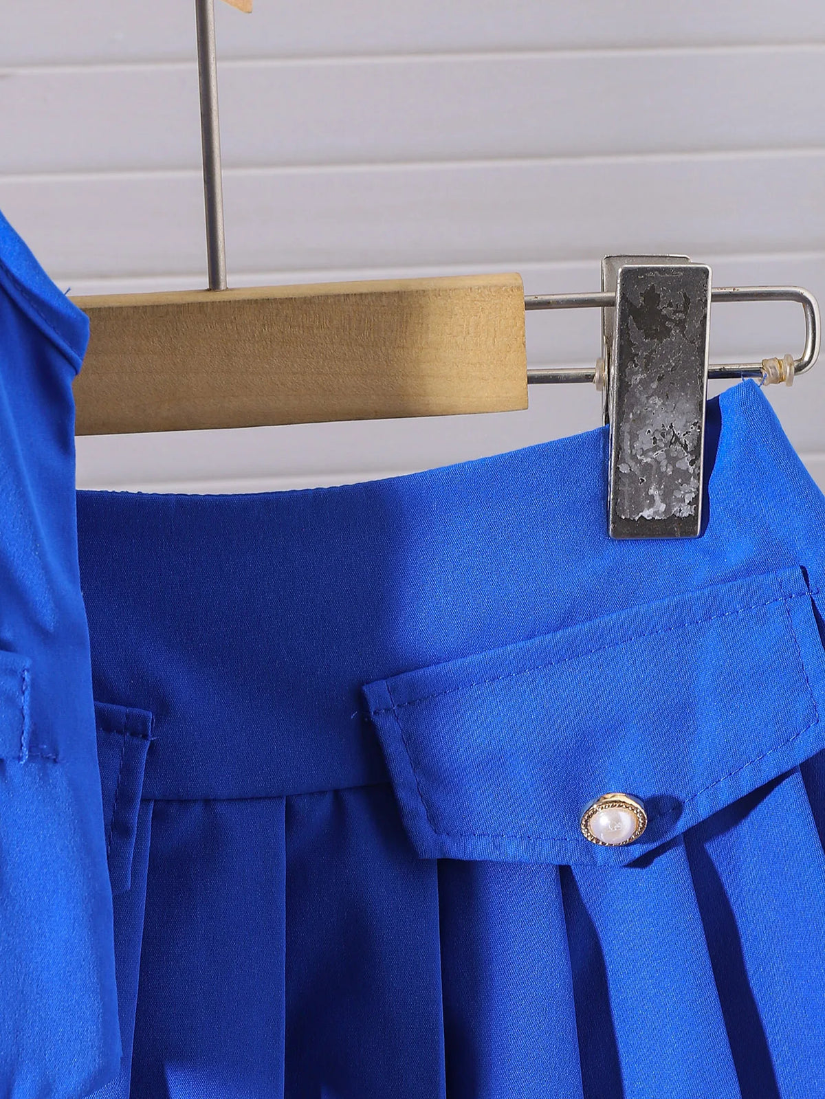 Ensemble fille gilet col V et jupe plissée – CLEVI Paris