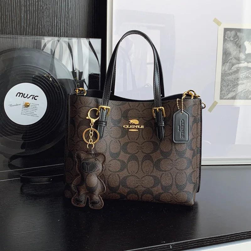 Mini Tote Bag Femme Monogramme & Breloque Ours Bandoulière Ajustable – CLEVI Paris