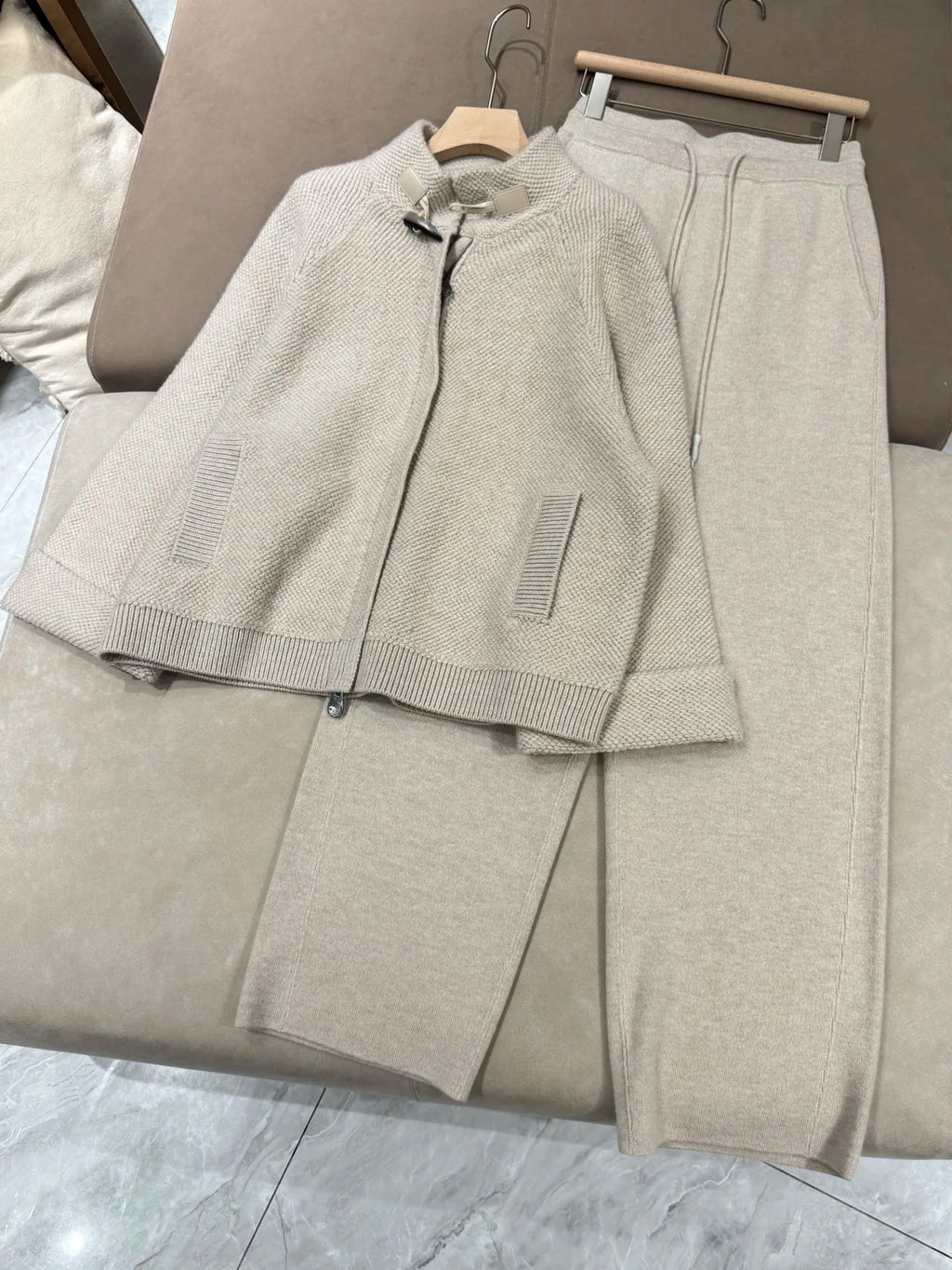 Cardigan femme en maille, option ensemble – CLEVI Paris