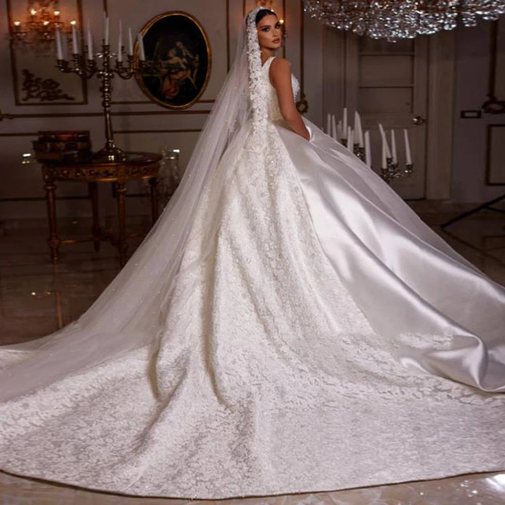 Robe de mariée dentelle et tulle col V – CLEVI Paris