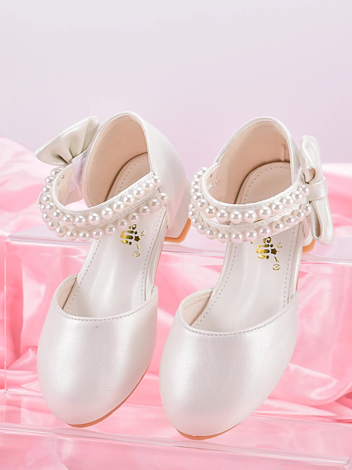 Chaussures fille blanches à talons et perles – CLEVI Paris