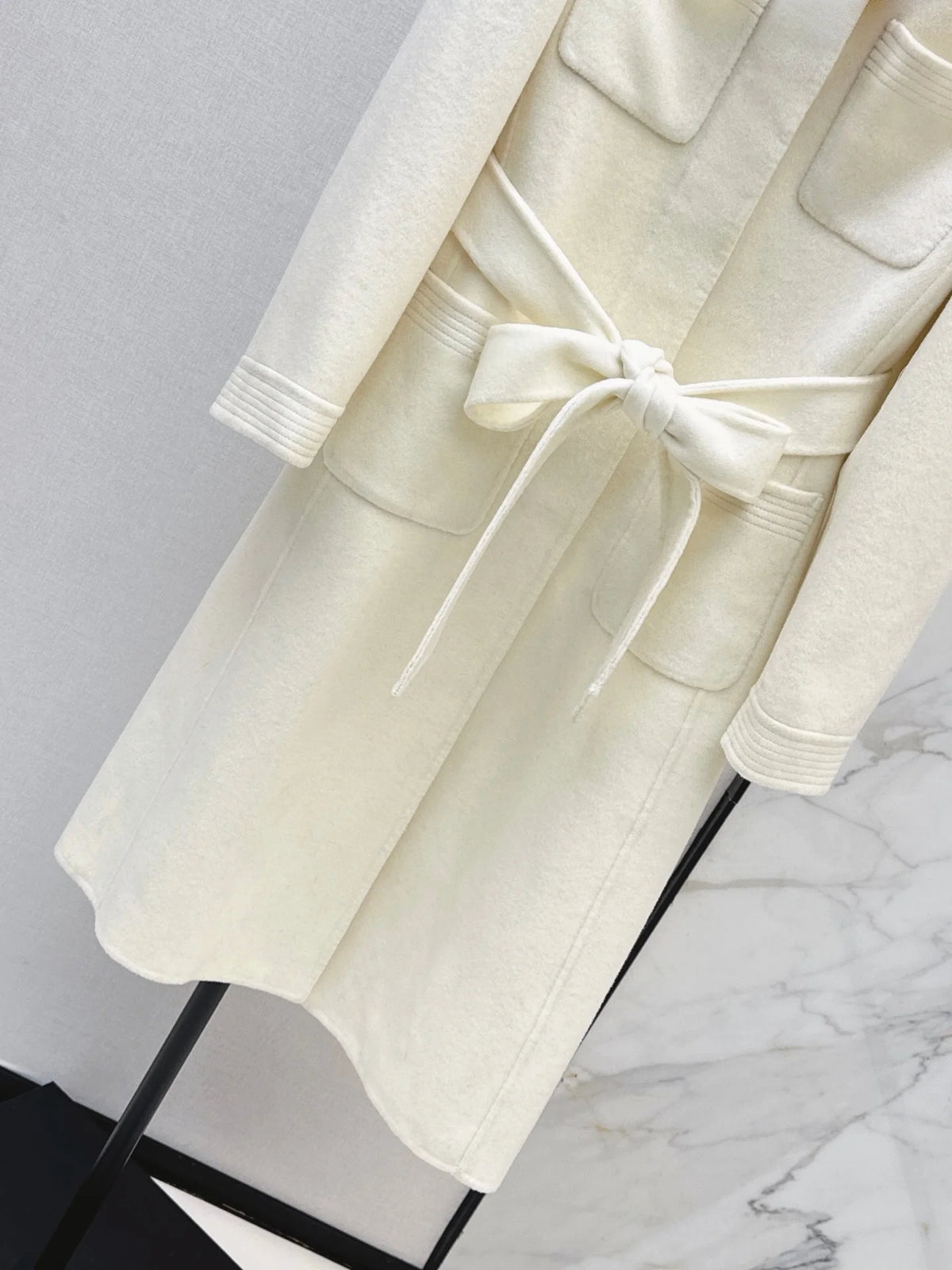 Manteau long femme en laine à quatre poches – CLEVI Paris