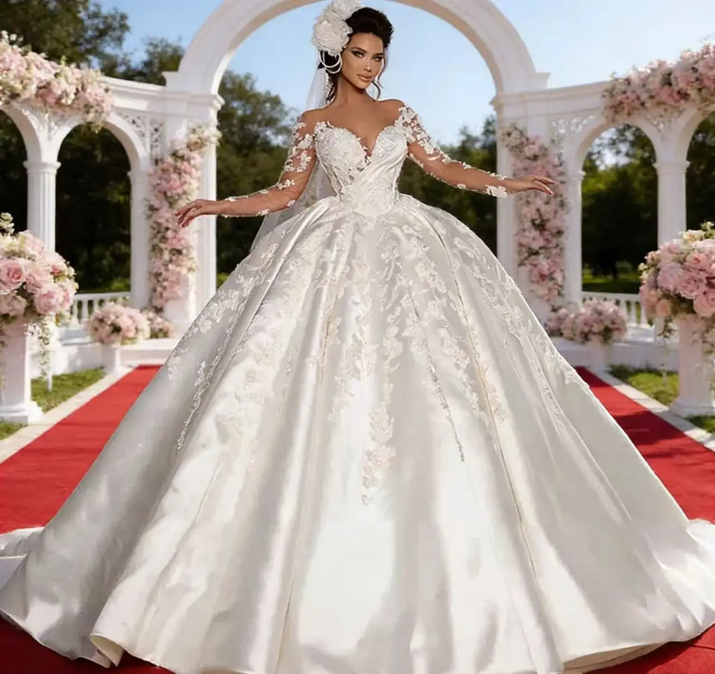 Robe de mariée princesse en dentelle brodée – CLEVI Paris