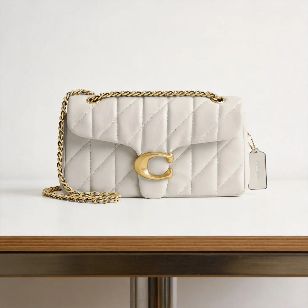 Sac femme matelassé à rabat et chaîne – CLEVI Paris