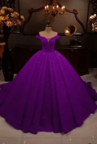 Robe de bal perlée en organza col cœur – CLEVI Paris