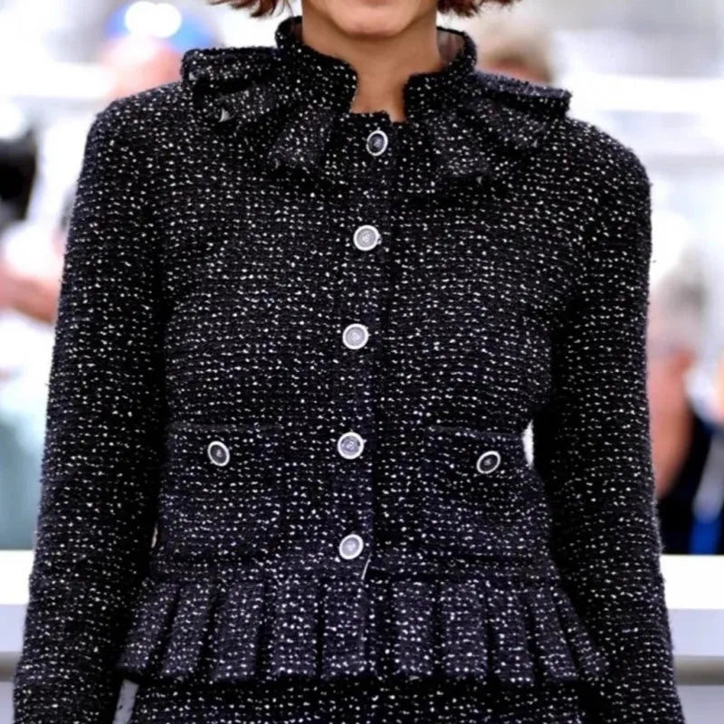 Veste ou jupe femme en tweed noir à volants – CLEVI Paris