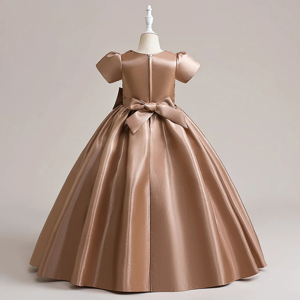 Robe fille en satin à manches courtes – CLEVI Paris