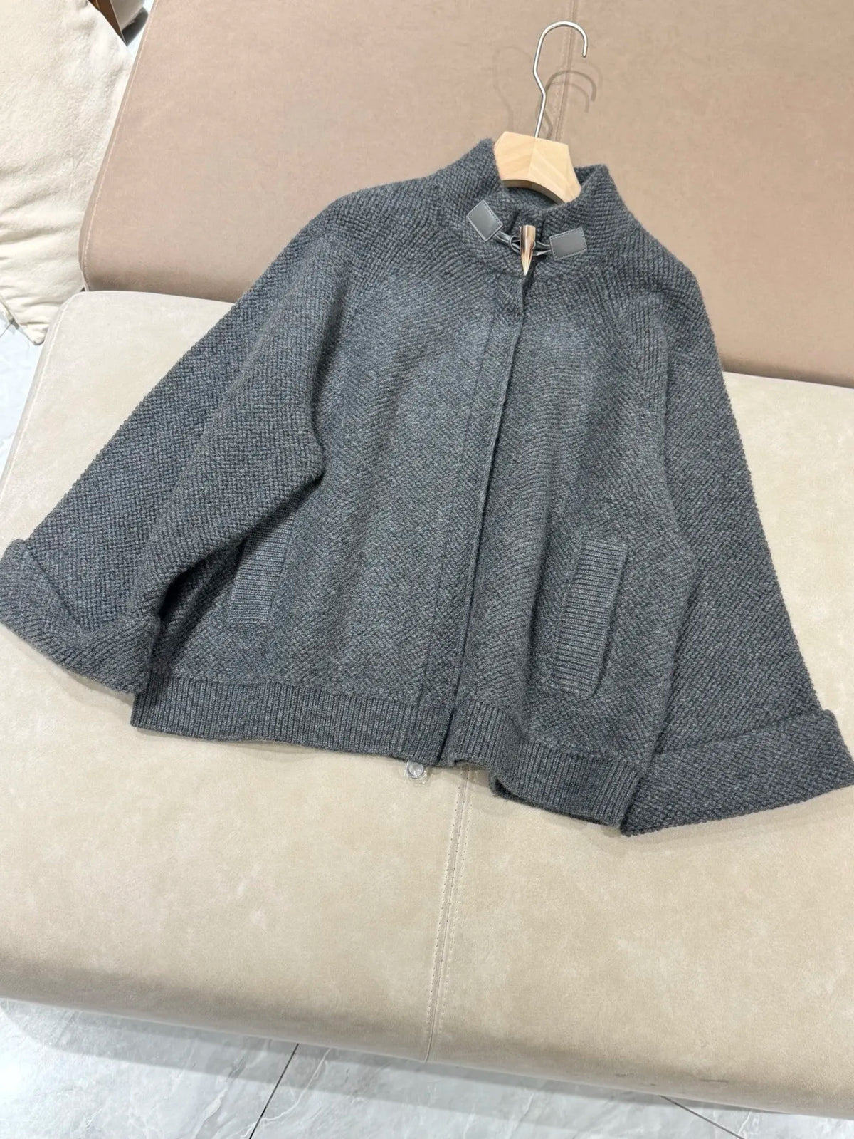 Cardigan femme en maille, option ensemble – CLEVI Paris