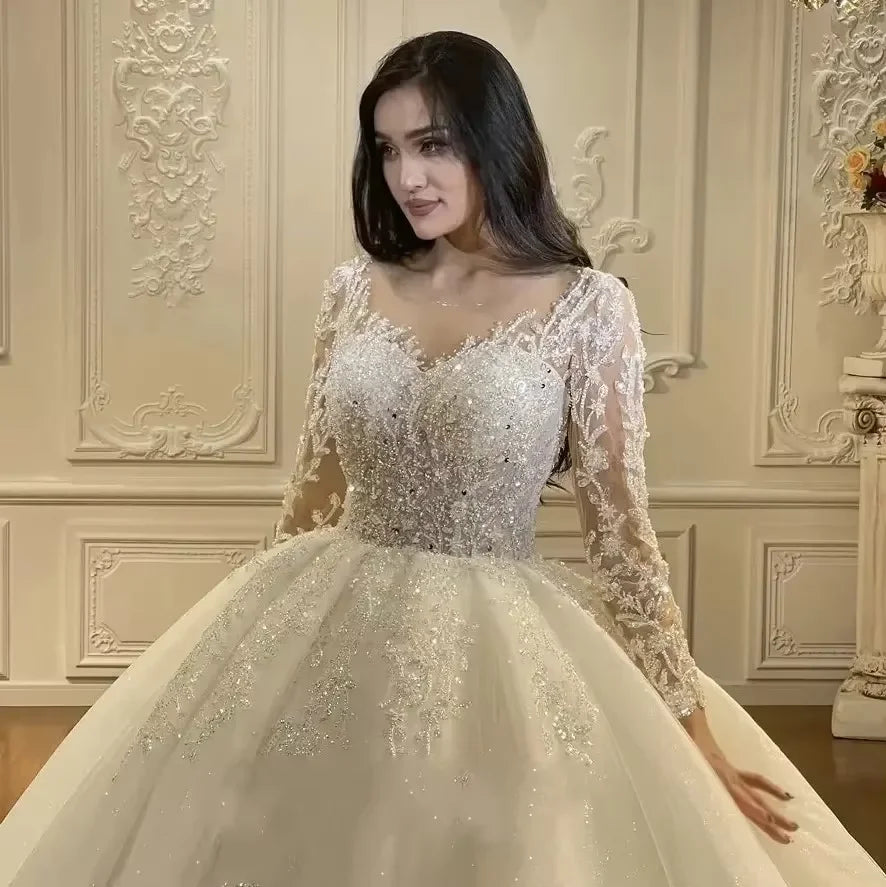 Robe de mariée en dentelle perlée – CLEVI Paris