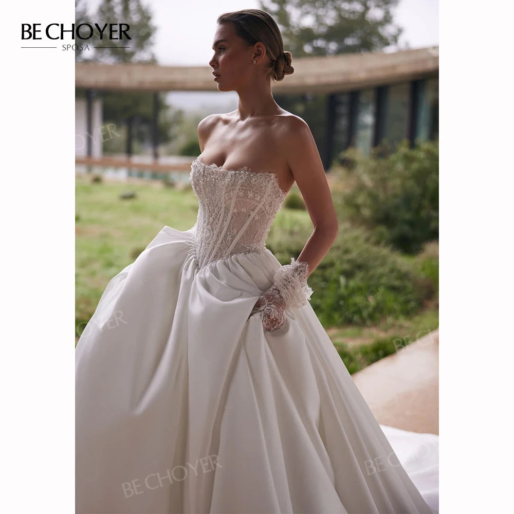 Robe de mariée ligne A sans manches en satin – CLEVI Paris