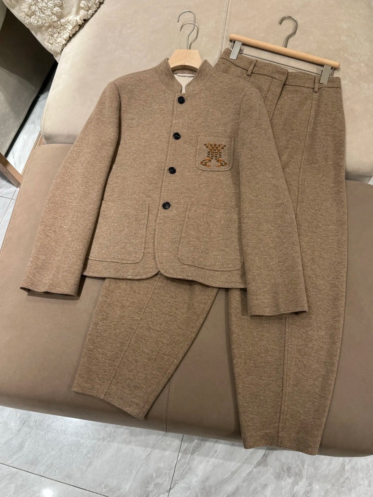 Ensemble femme veste col montant et pantalon – CLEVI Paris