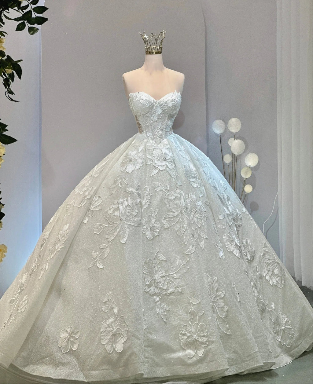 Robe de mariée princesse en dentelle ligne A – CLEVI Paris