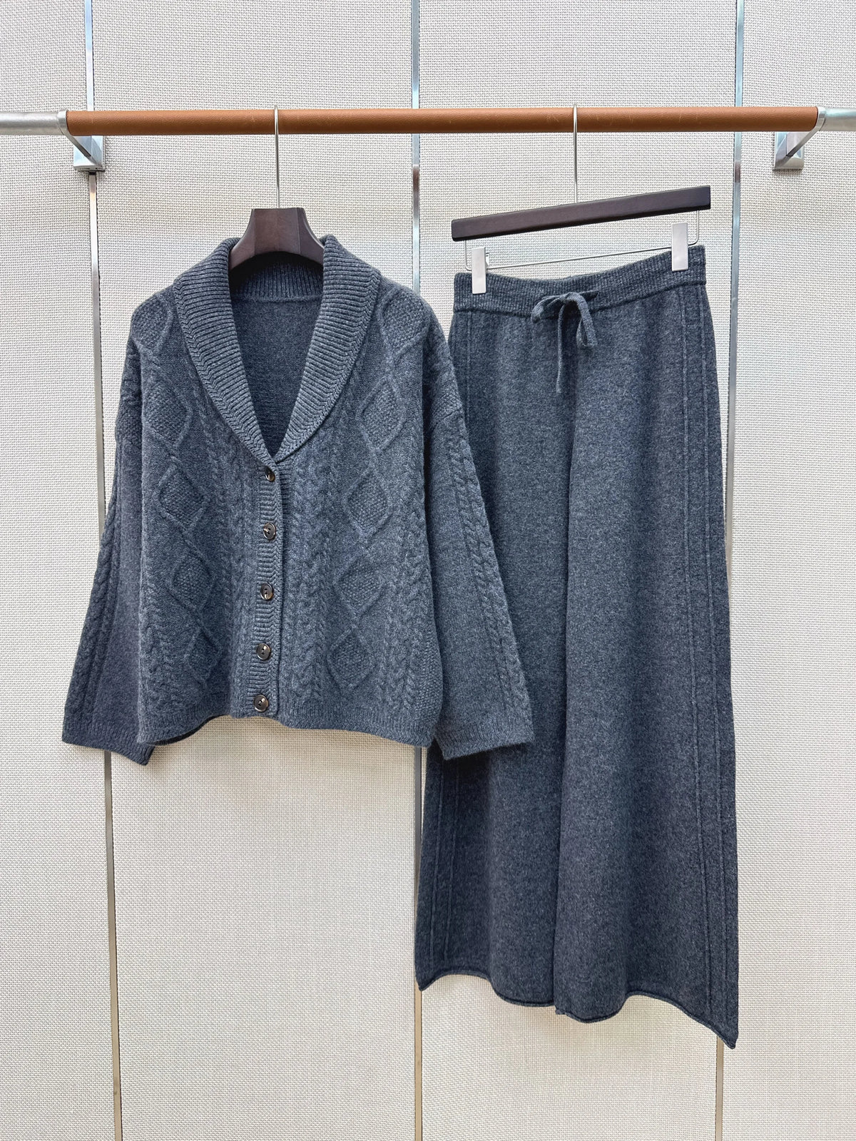 Ensemble cardigan torsadé et pantalon femme – CLEVI Paris