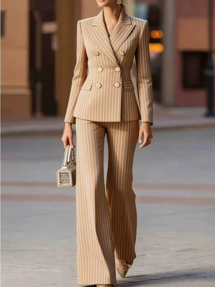 Tailleur femme rayé blazer et pantalon – CLEVI Paris