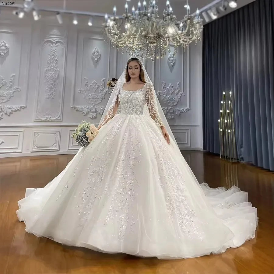 Robe de mariée perlée à manches longues – CLEVI Paris