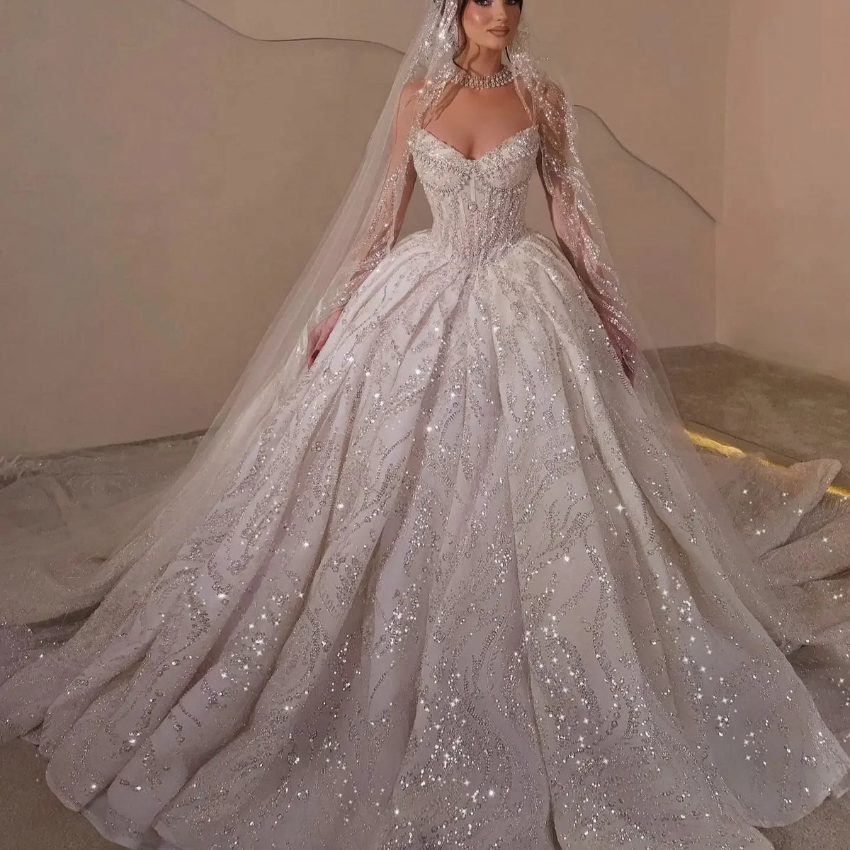 Robe de mariée ligne A en satin à perles – CLEVI Paris