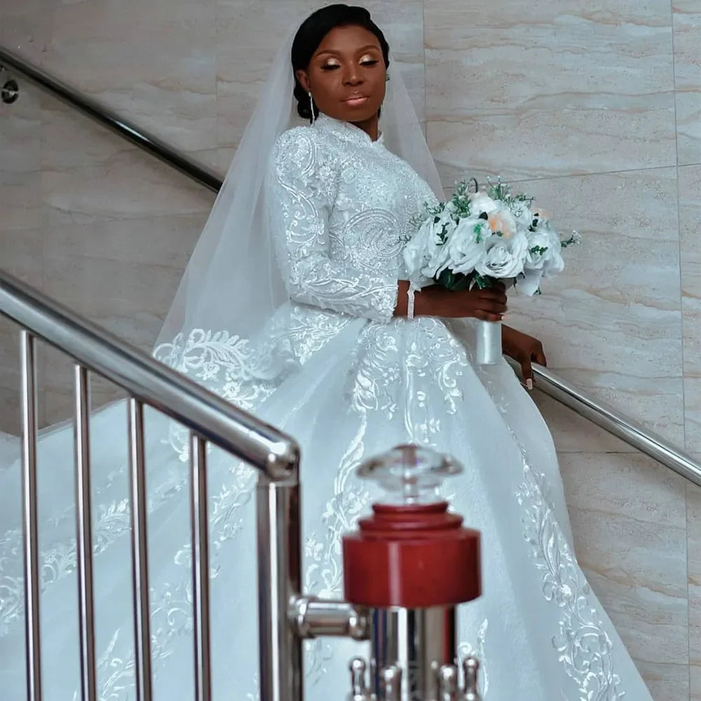 Robe de mariée satinée sur mesure – CLEVI Paris