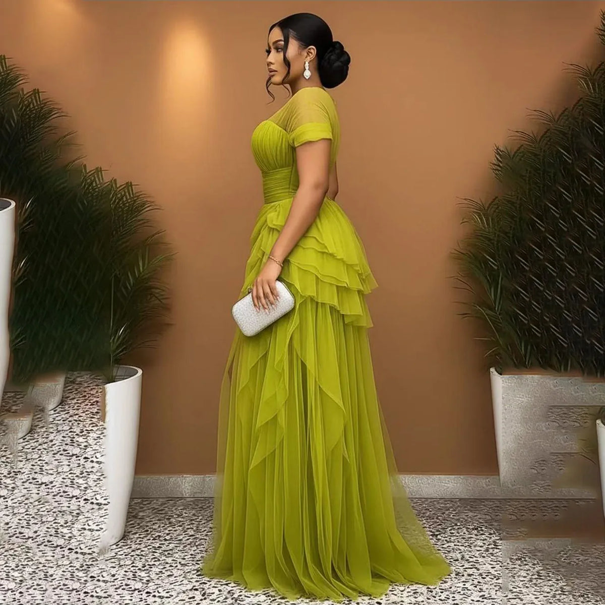 Robe de soirée asymétrique en dentelle – CLEVI Paris