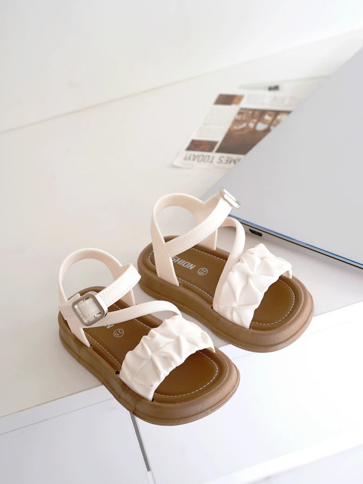 Chaussons fille à nœud en PVC – CLEVI Paris
