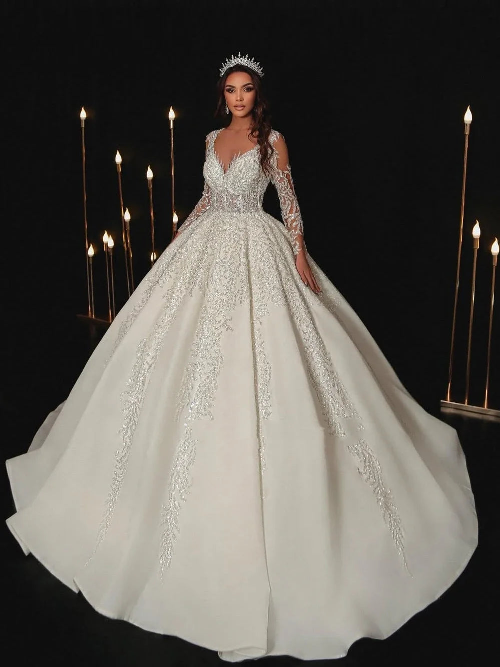 Robe de mariée princesse à col V – CLEVI Paris