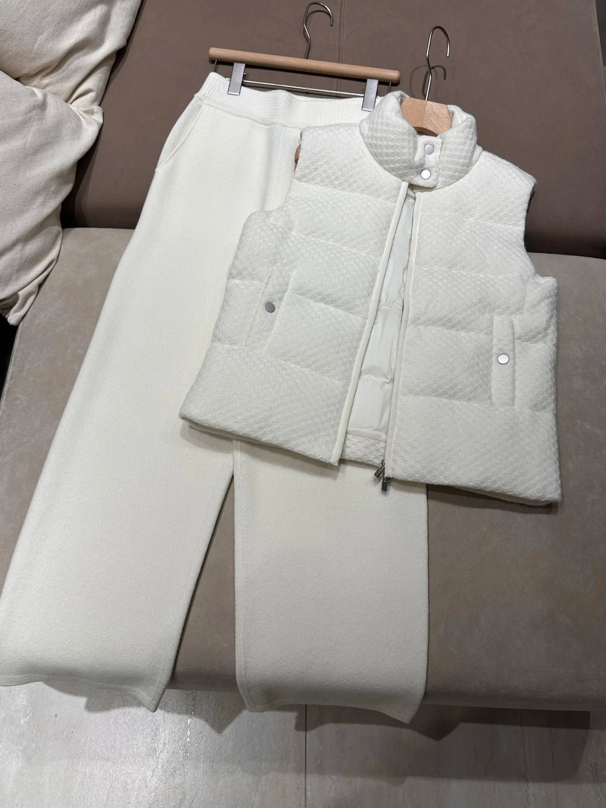 Ensemble femme gilet matelassé et pantalon – CLEVI Paris
