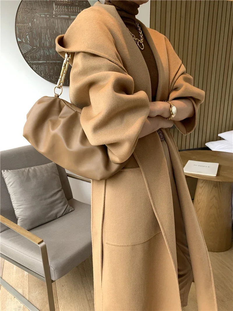 Manteau femme à capuche et ceinture – CLEVI Paris