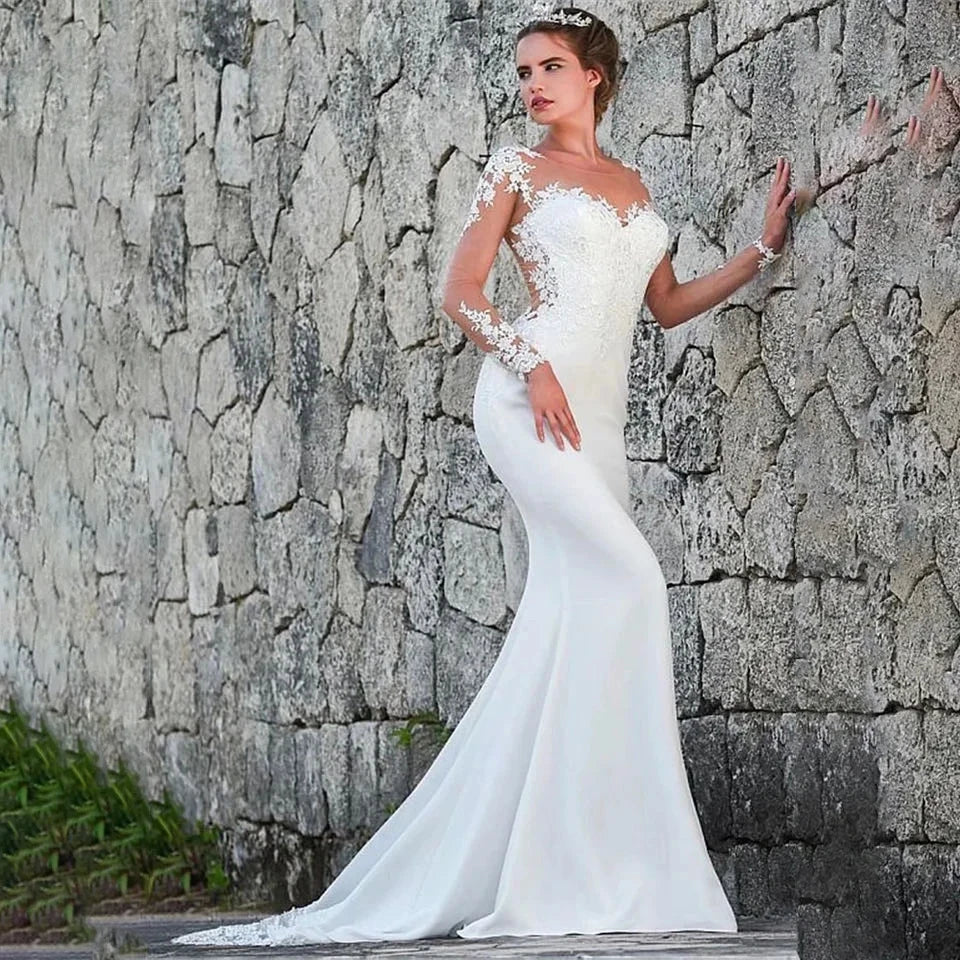 Robe de mariée sirène en satin à manches longues – CLEVI Paris