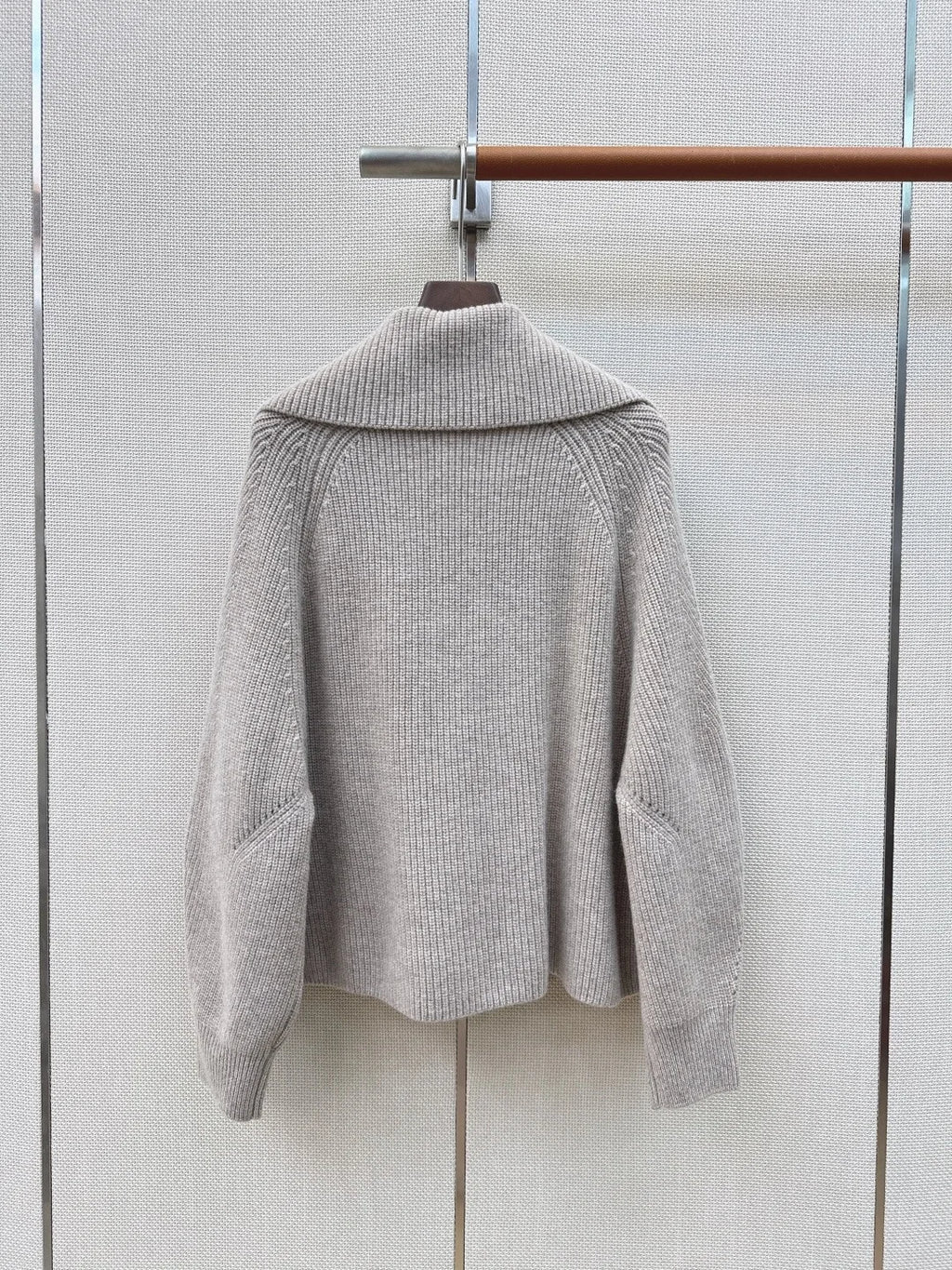 Veste femme en maille et fausse fourrure – CLEVI Paris