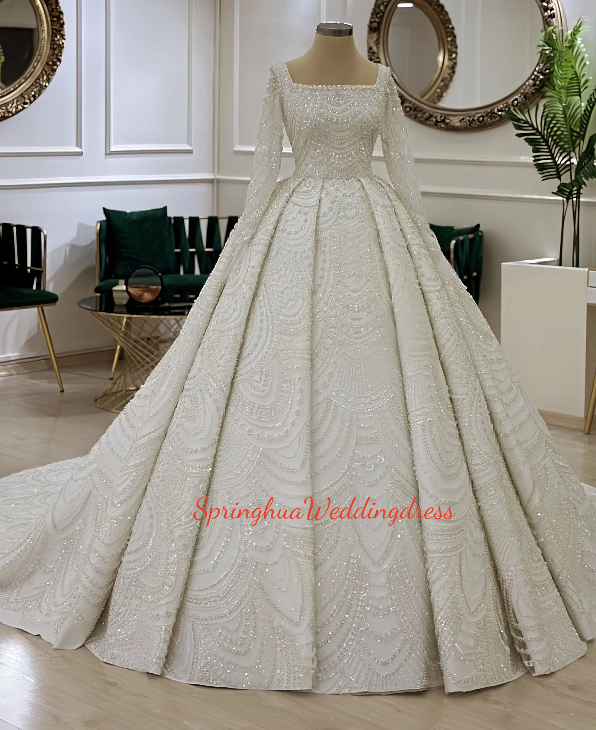 Robe de mariée col carré perlée – CLEVI Paris
