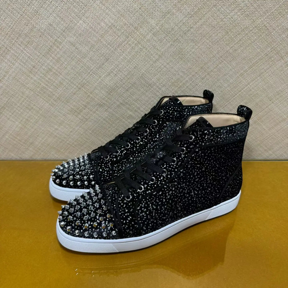 Sneakers Montantes Luxe Cuir Véritable Semelle Rouge – CLEVI Paris