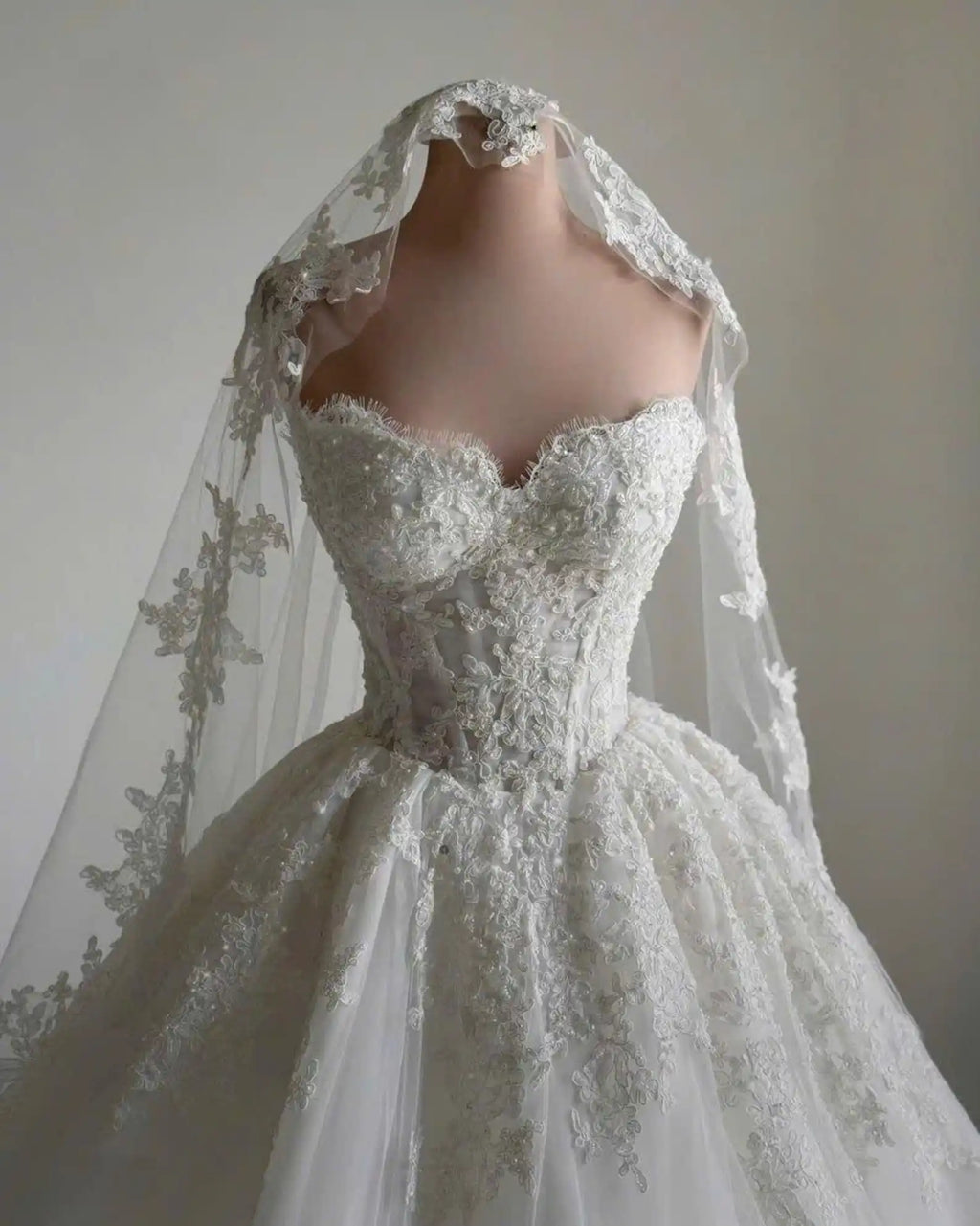 Robe de mariée tulle épaules dénudées – CLEVI Paris